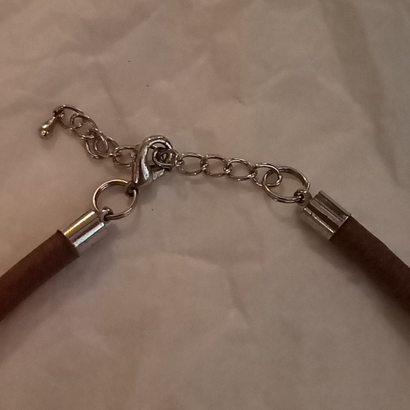 Handmade resin necklace - Picture 6 of 8